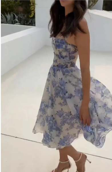 Mila ™ vestido con vuelo de flores