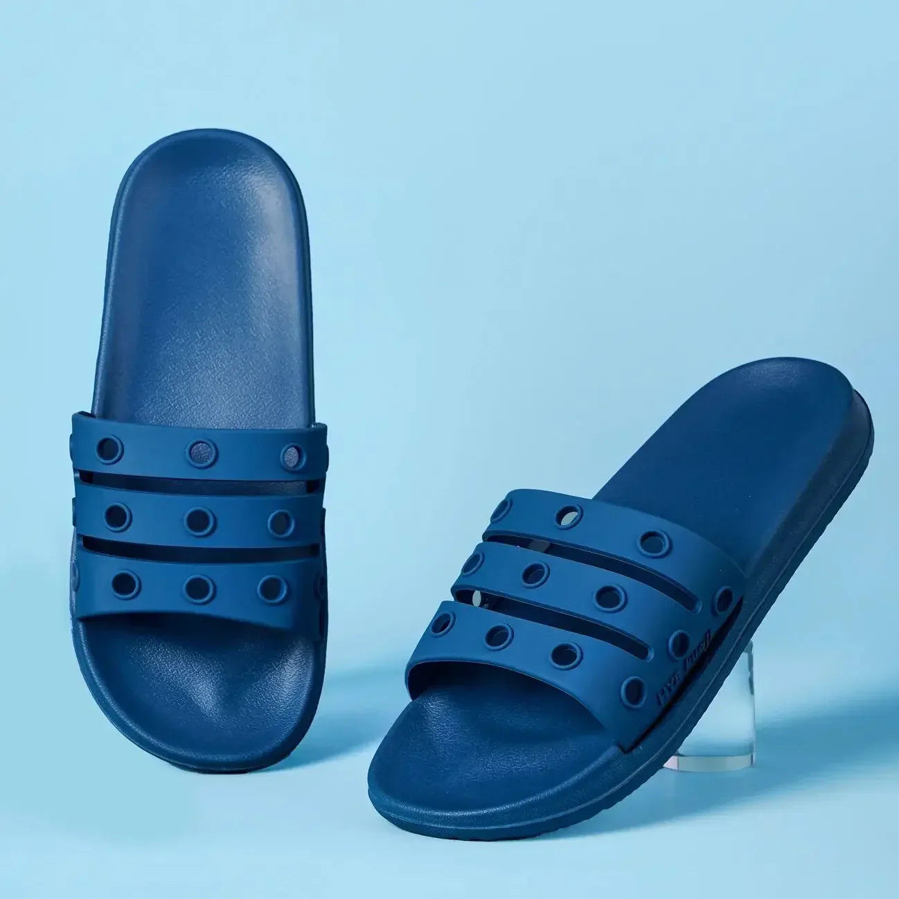 Sommer-New-Trend-Herren-Hausschuhe-Eva-Soft-Light-Bottom-Bad-Herren-Sandalen-mit-Loch-Strand-Hausschuhe_3cb3e7d5-dc47-4e96-a773-3bc9a2e4d732.webp