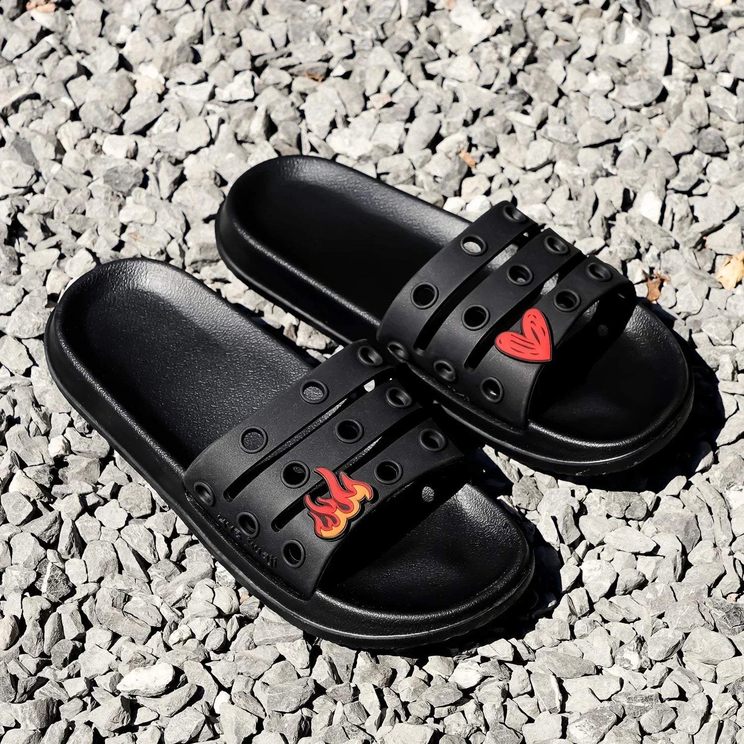 Sommer-New-Trend-Herren-Hausschuhe-Eva-Soft-Light-Bottom-Bad-Herren-Sandalen-mit-Loch-Strand-Hausschuhe_8376db44-a2dd-4862-b6b6-1f5d02f6f97e.webp